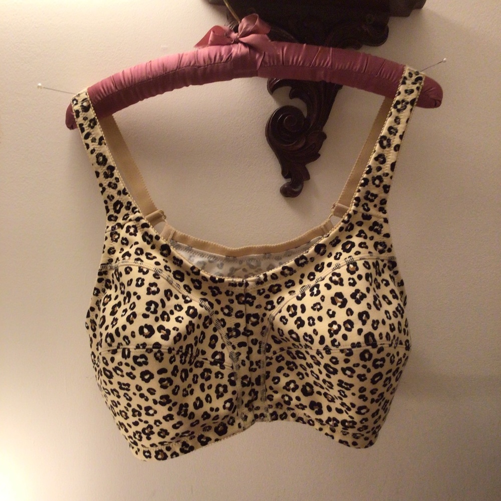 Women’s sport bra NWOT soft cups, animal print